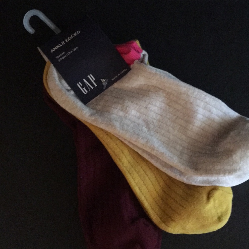 3 pairs women’s socks